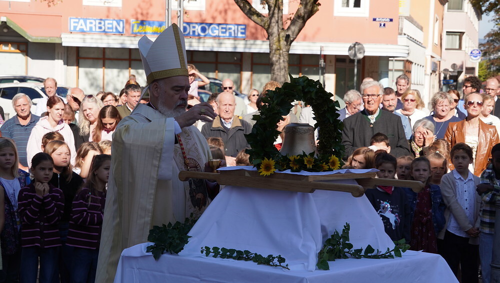 Glockenweihe in Neunkirchen durch Erzbischof von Teheran